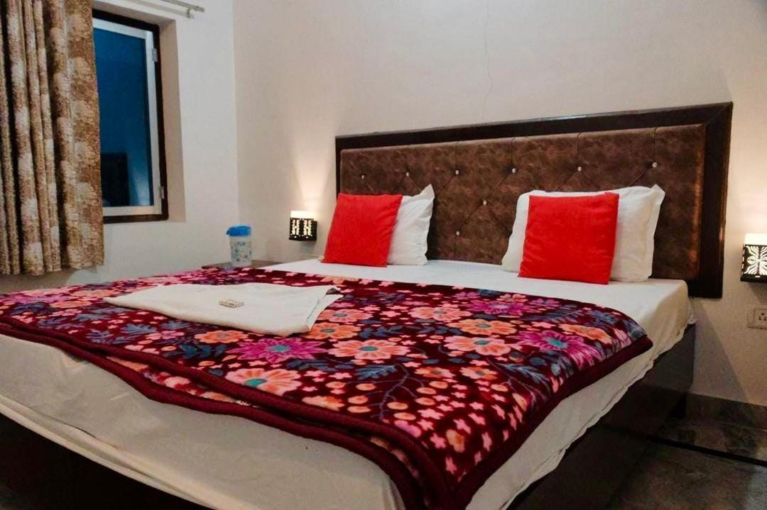 Backpackers Karma Home Stay ขชุราโห ภายนอก รูปภาพ